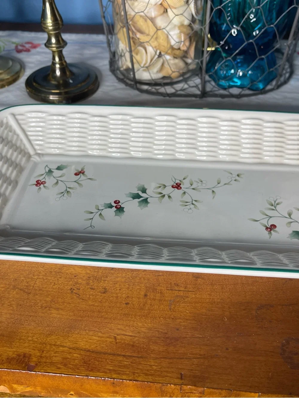 Pfaltzgraff Winterberry woven bread basket tray 6.5